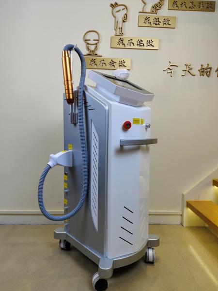 Skin Cooled Hair Removal Laser Machine Power Efficiency Customizable Interface