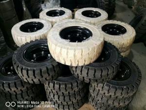 China Solid Forklift Tires 10 - 28 Forklift Spare Parts Low Speeding High Pressure Performance on sale