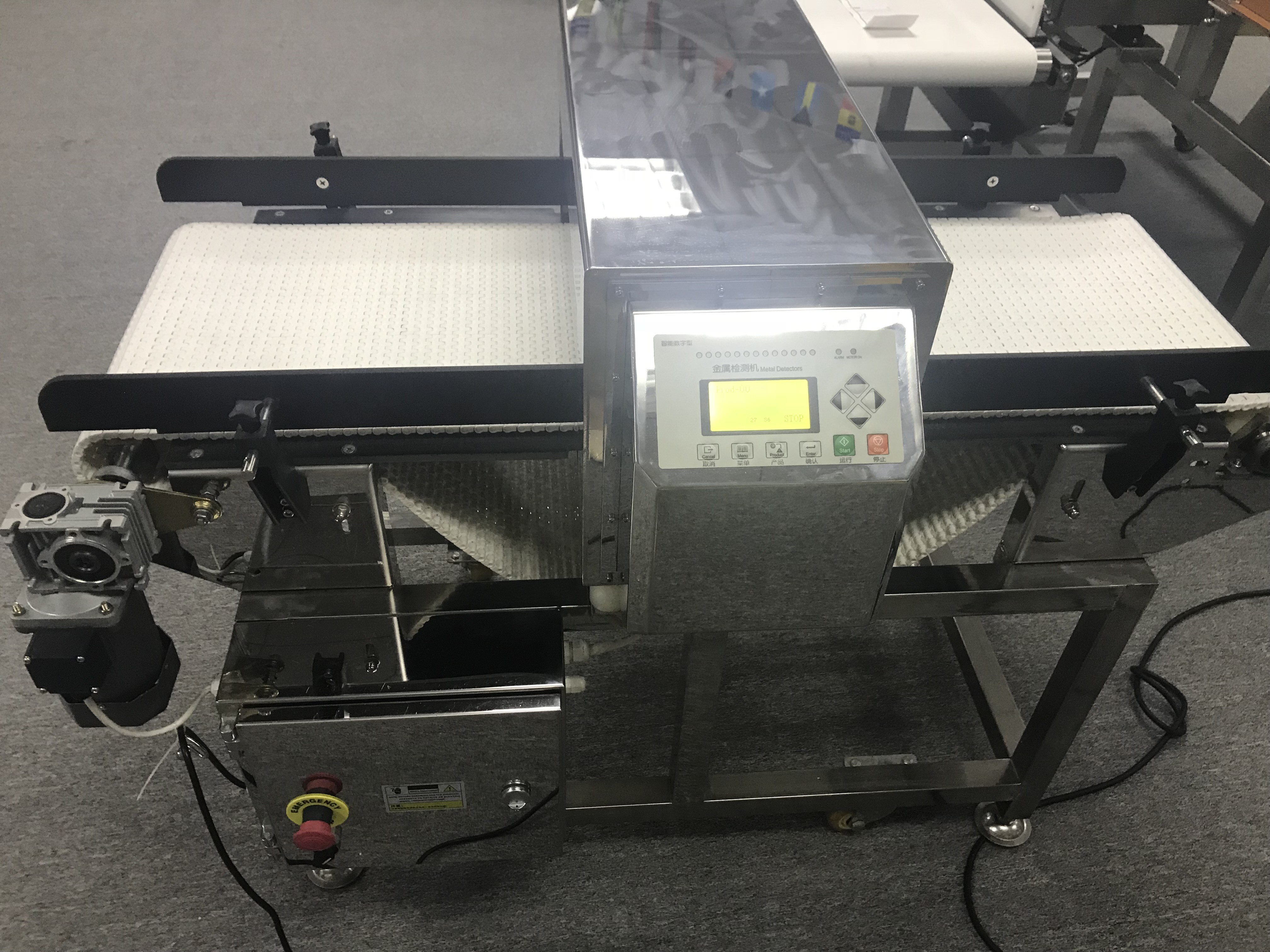 Foodstuff Detection Belt Conveyor Inclined Metal Detector / Belt Metal Detector