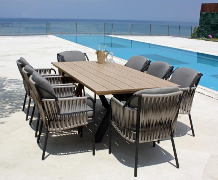 Outdoor Rattan Weaving Table and Chair Set for Restaurant Exquisite Outdoor Furniture
