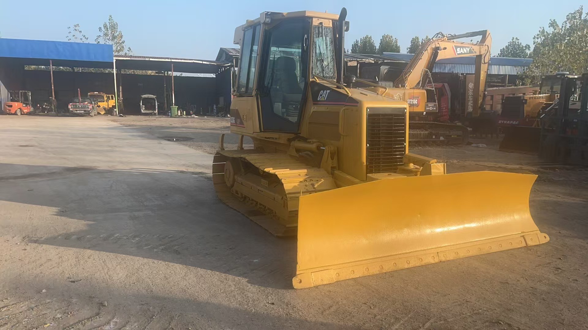 Original Brand Used CAT D3G Bulldozer 7 Ton Mahcine With 1.52 M3 Dozing Capacity