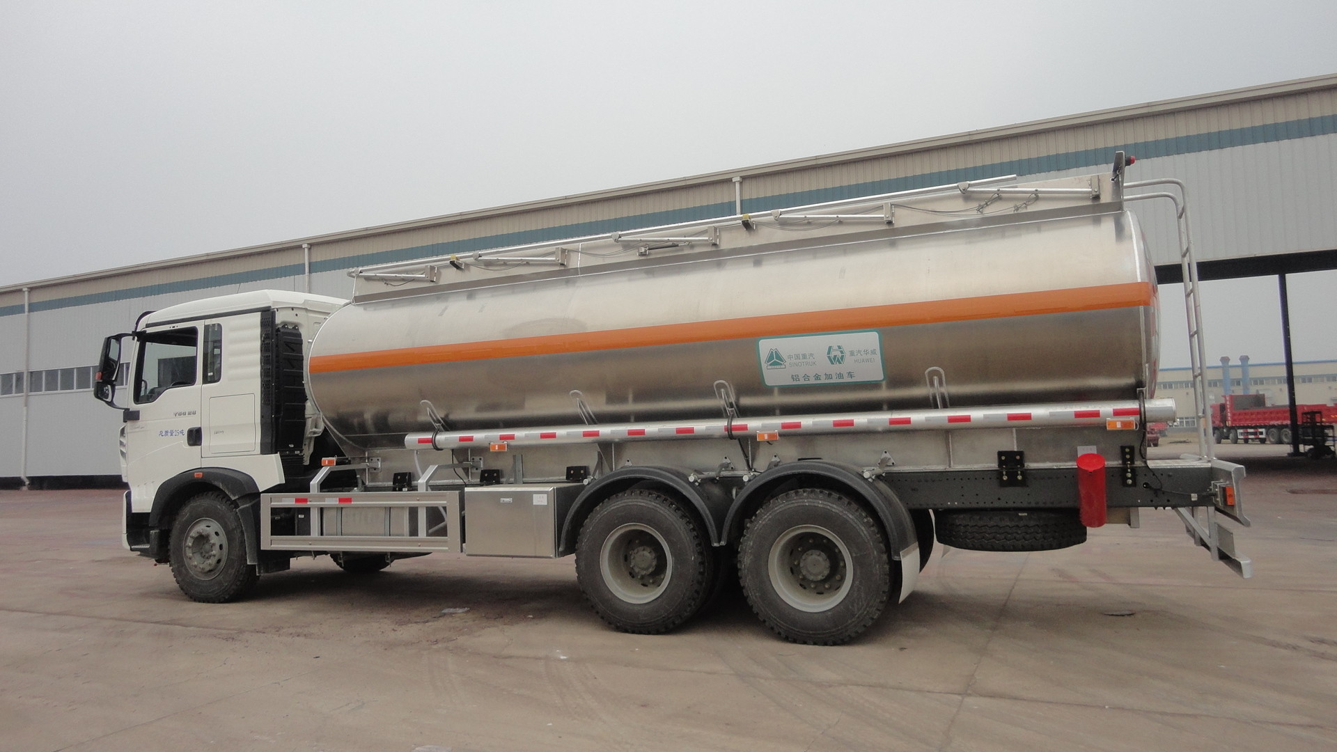 6*4 Oil transportation Tank Truck Trailer / oil storage tankers 20000L Volume