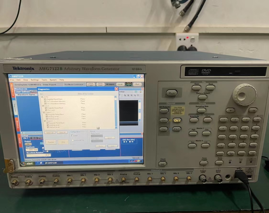 AWG7122B 12 GS/s Tektronix Arbitrary Waveform Generator 2 Ch