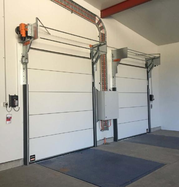 Flat Or Contoured Panels Insulated Sectional Doors Industrial Or Commercial