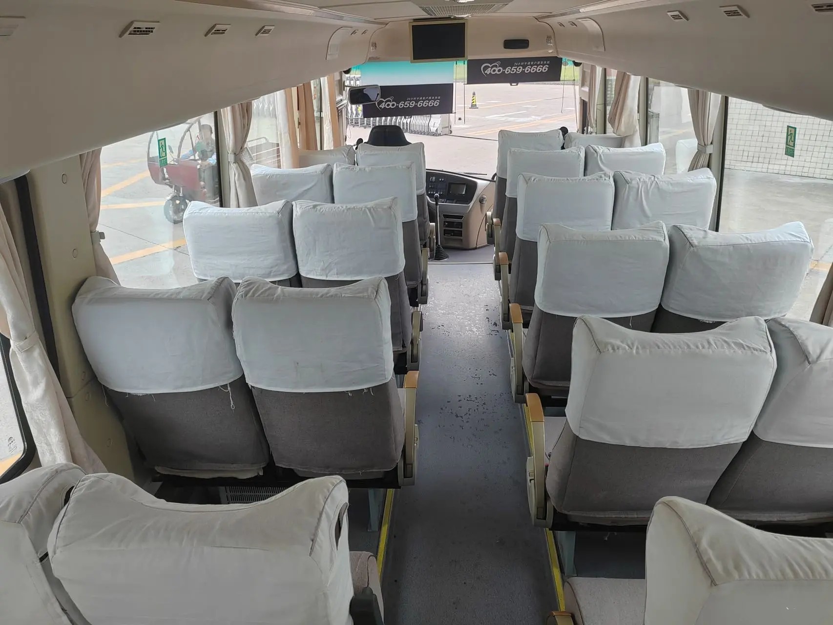 Used Passenger Coaches 8 Meters Manual Transmission Young Tong Bus ZK6816 Rare Engine 32 Seats Air Conditioner