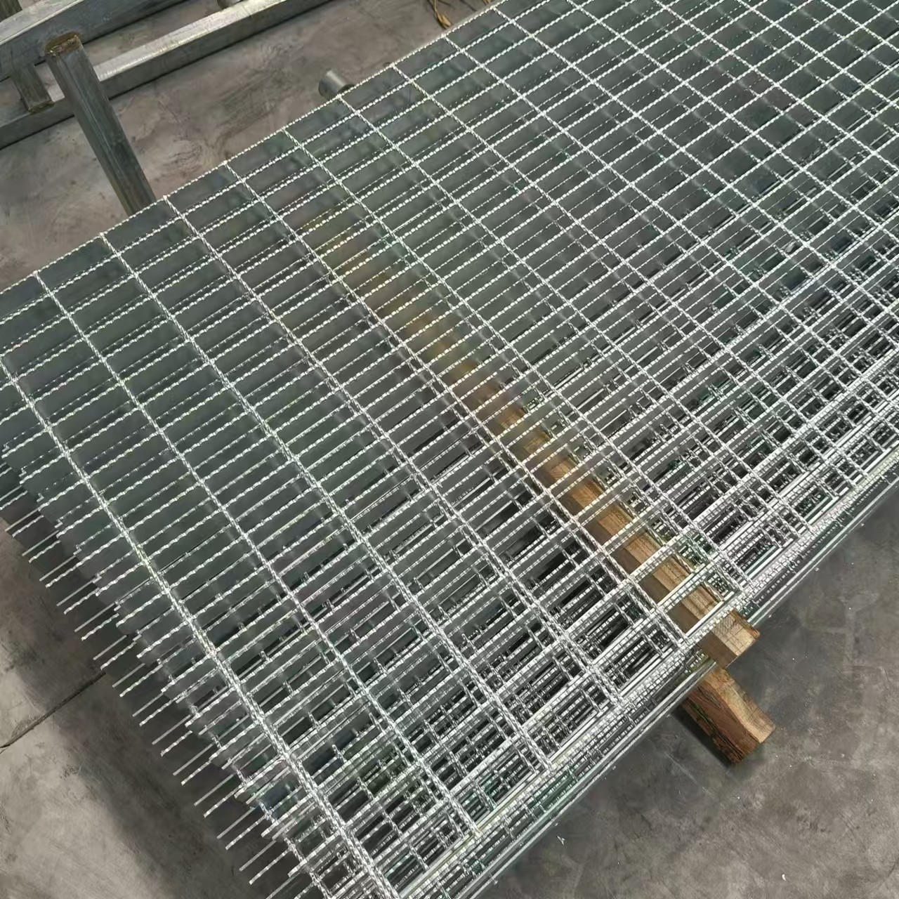Industrial Steel Grating Durable and Customizable Flooring for Your Facility