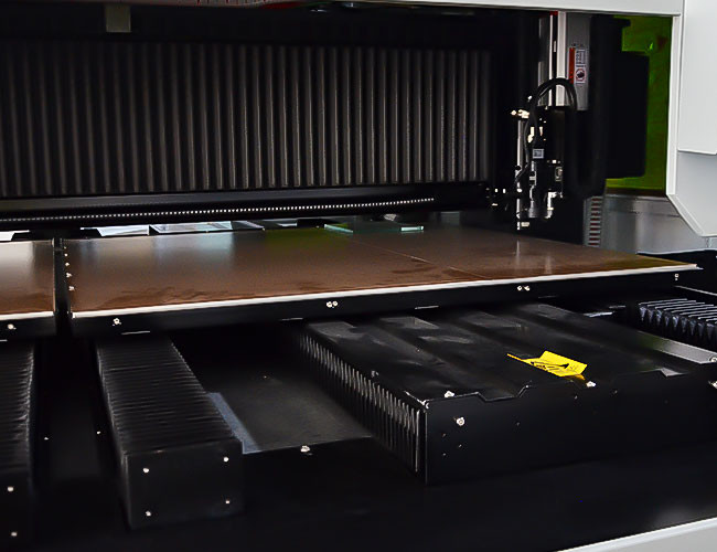 80W Large Size Fiber Laser Cutting Machine For Quartz Glass Cutting
