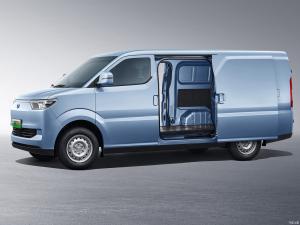 Wholesale Dongfeng Ruichi EC75 6.9CBM Cargo Space All Electric Small Delivery Van from china suppliers