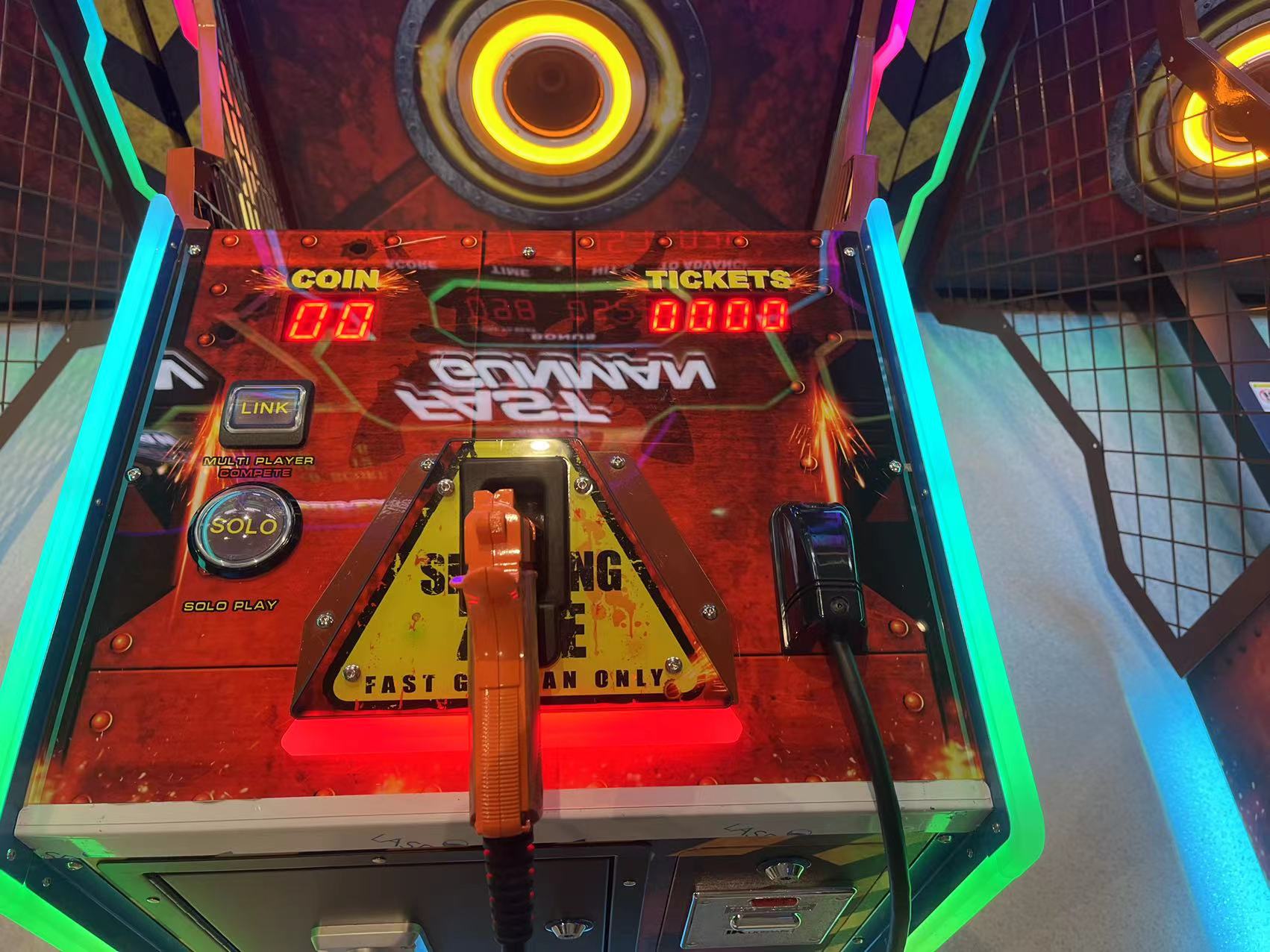 Hot Sale Playfun Fast Gunman Shooting Arcade Game Indoor Amusement Coin Operated Shoot Gun Shooting Games Machine for Kids