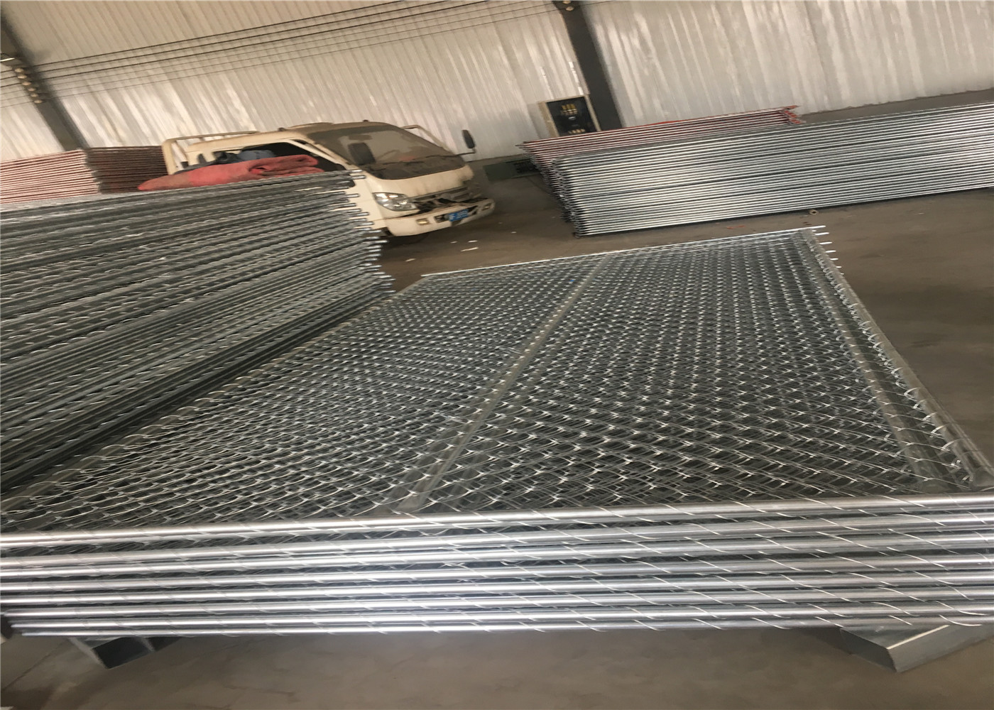 8ft x 10ft construction chain link fence opening 2⅜x2⅜(60mmx60mm) tubing 16ga thick and diameter 11ga/2.90mm,11.5ga/2.7