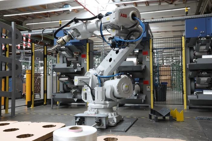 Intuitive And Versatile Abb Myrobot 110kg 2.3m For Multi-Tasking Operations