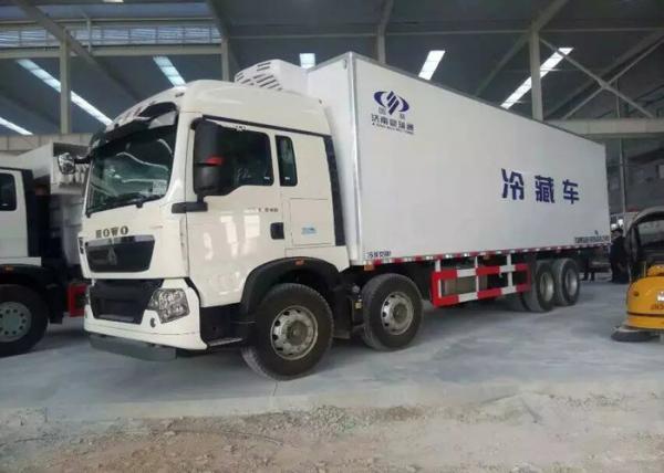 Low Noise Refrigerated Truck SINOTRUK Vegetables Transportation Refrigerated Box