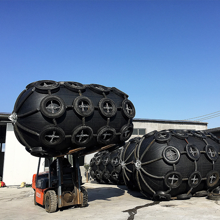 Hot sale Yokohama type inflatable rubber fender to protect the hull