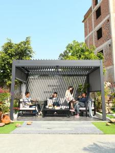 Wholesale Retractable Electric Aluminum Louver Roof Waterproof And Dimmable from china suppliers