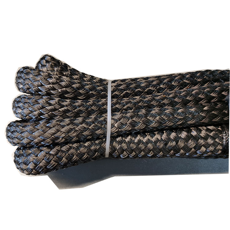 Super kinetic recovery tow rope with excellent resistance to wear and tear