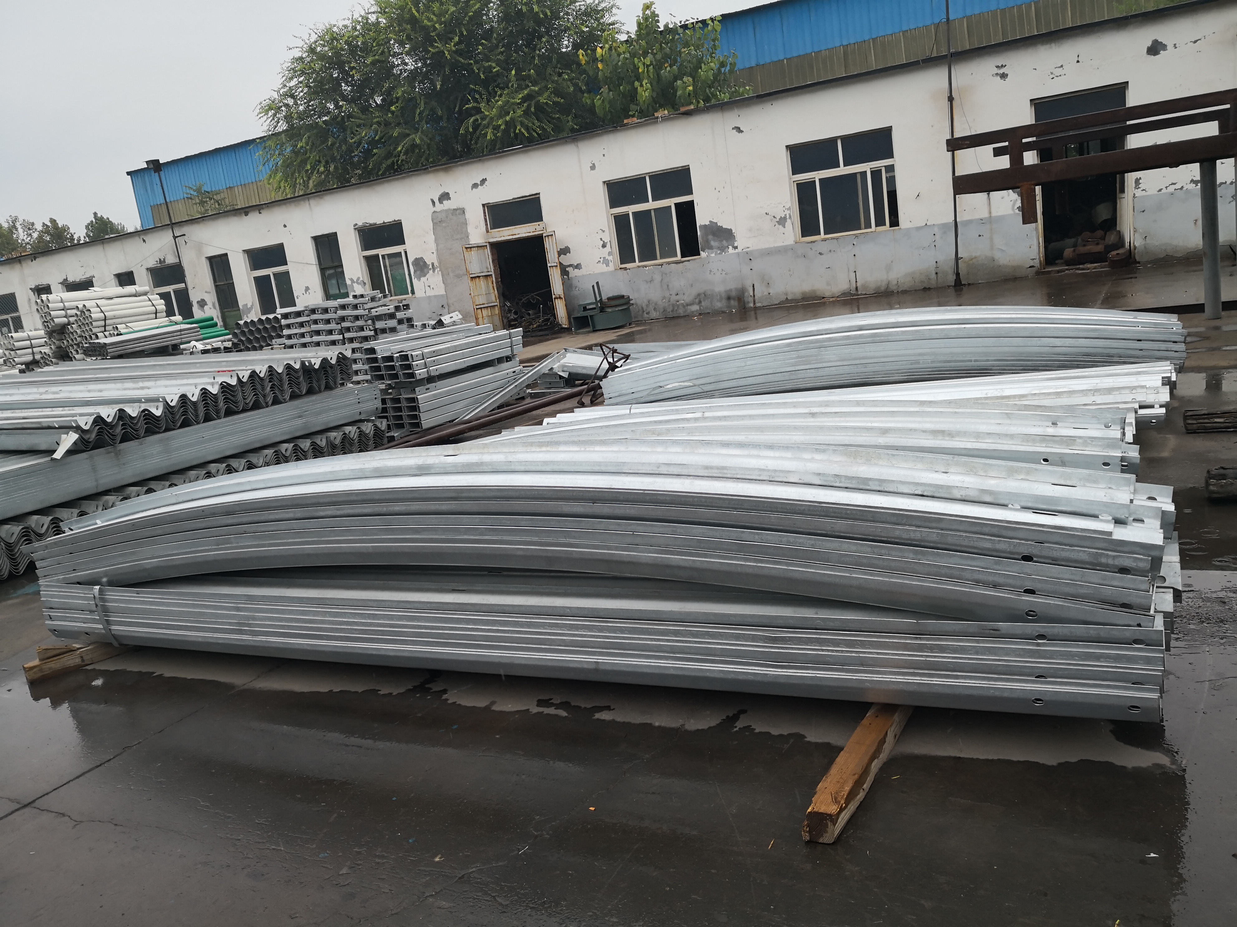Customized Galvanized Corrugated Beam Highway Guardrail Crash Barrier