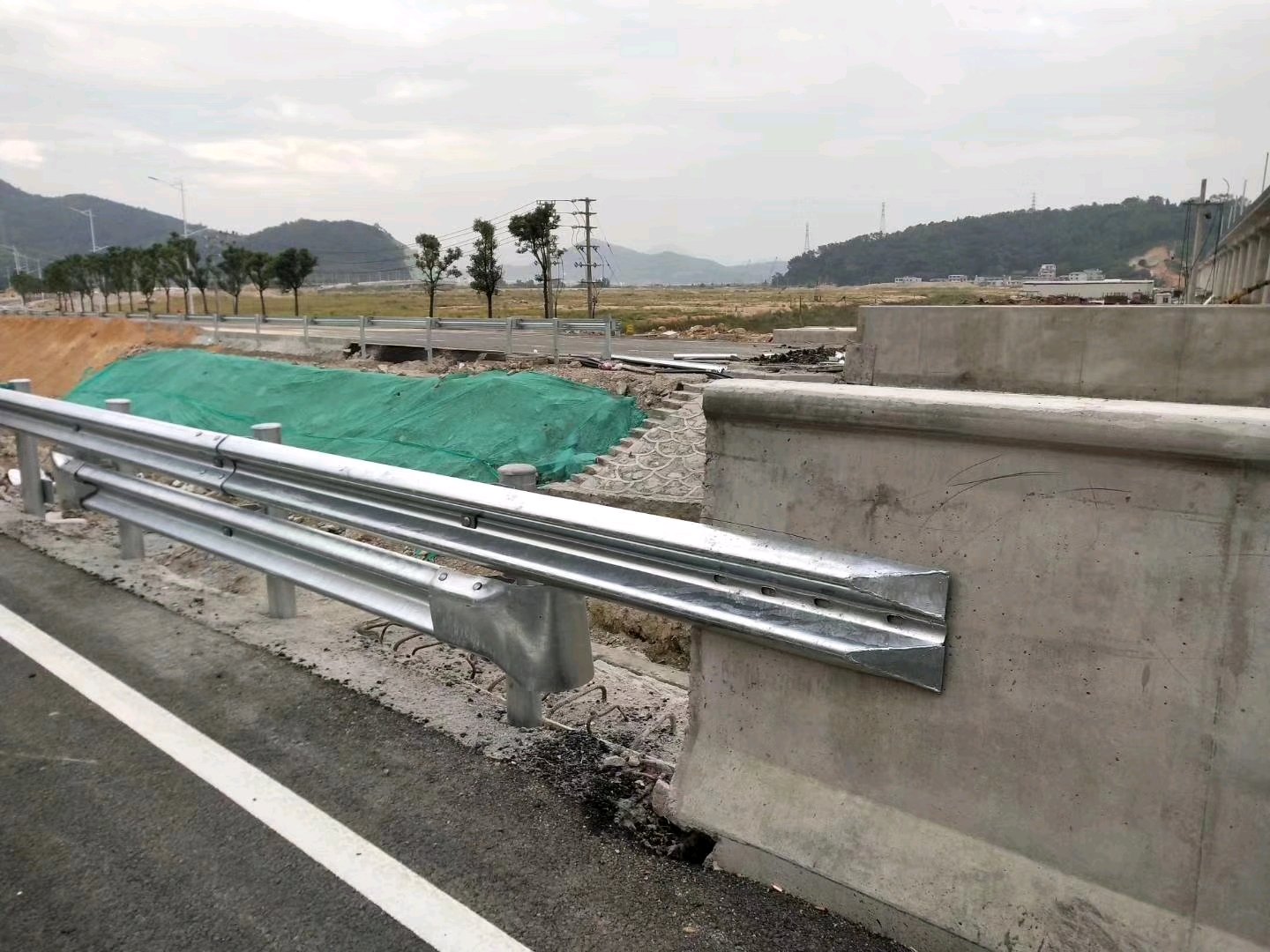 Stainless Steel W Beam Highway Bridge Head Guardrail Road Traffic Safety Best Choice