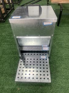 Wholesale 5kg Giantz Auto Chicken Feeder Automatic Chook Poultry Treadle Self Opening Coop from china suppliers