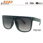 Sunglasses in fashionable design, made of plastic with big frame ,suitable for
