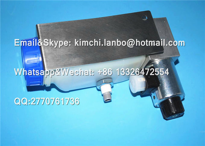 Roland700 oil metering pump 2 holes roland machine parts printing machine parts