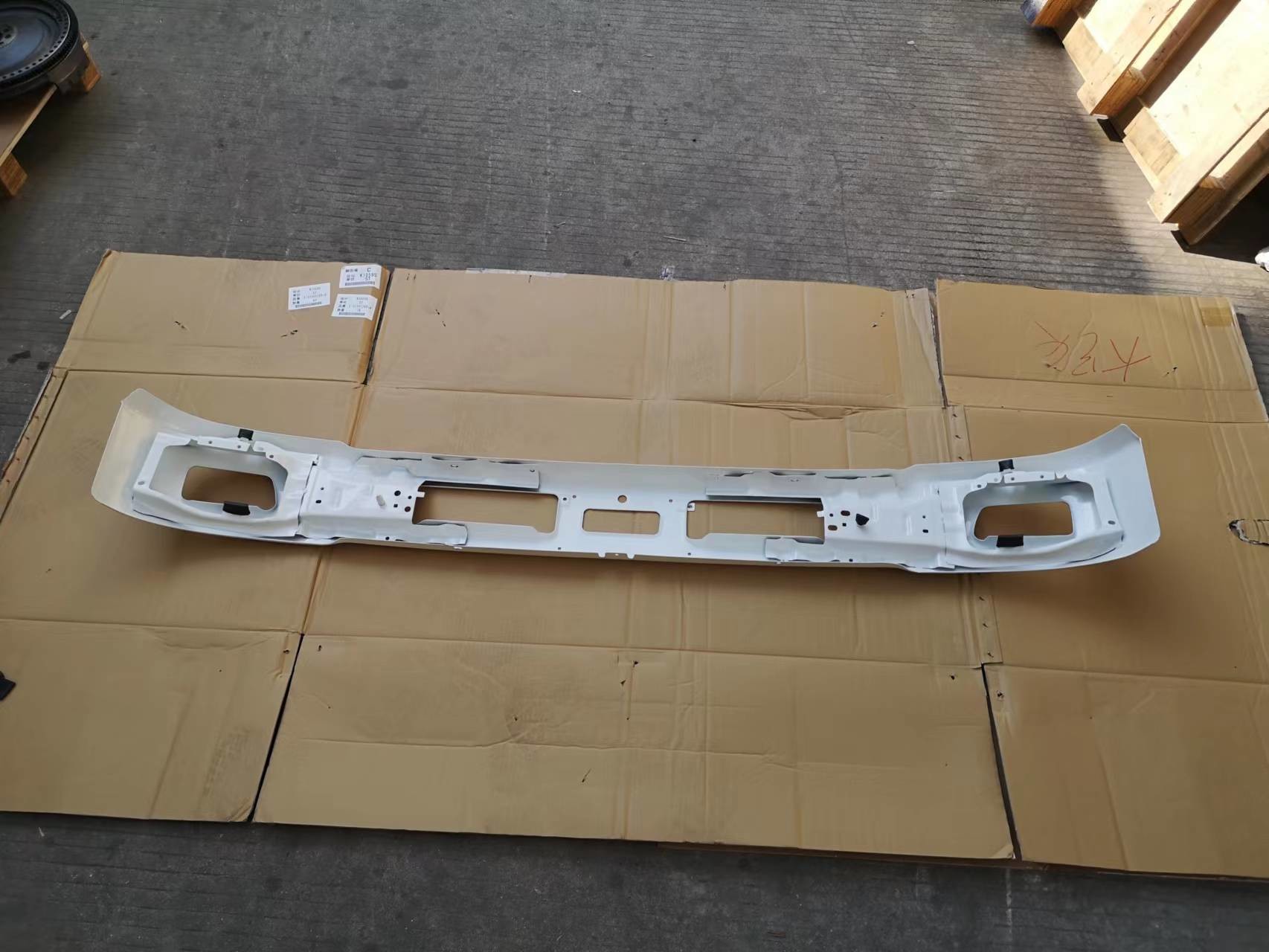 FSR FRR 8974077253 Isuzu Body Parts 2008 Type Cabin Bumper Length 2050mm Fog Lamp Bumper