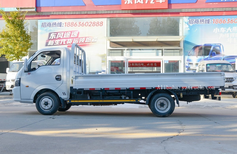 Dongfeng 3.7m Cargo Box Small Transporter 2000RPM 4x2 Single Row Light Cargo Truck