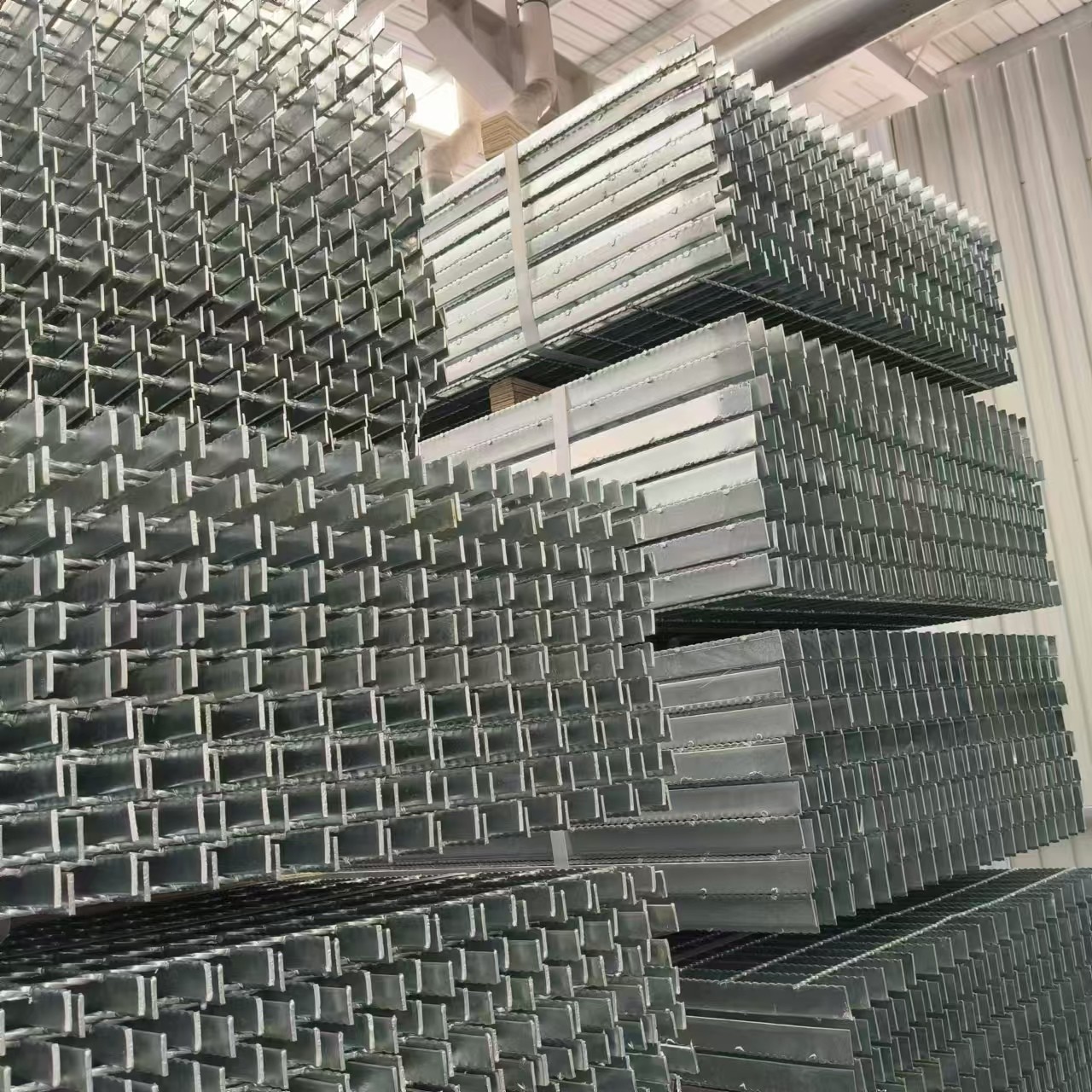 Industrial Steel Grating Customizable and Versatile for Various Applications