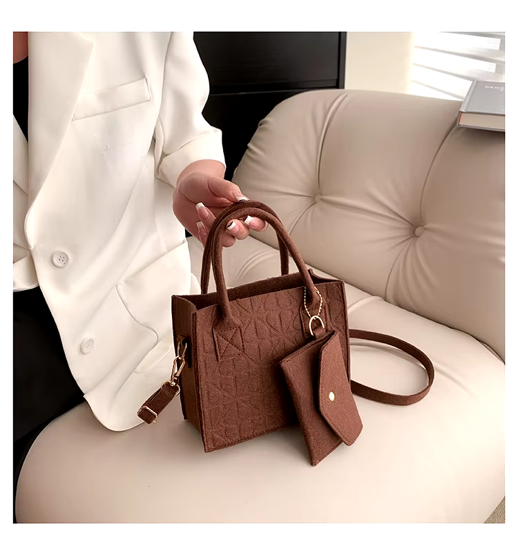Vintage Style Felt Shoulder Bag for Stylish Ladies Made of Lightweight Material