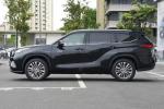 Panoramic Sunroof and Convenience 2023 Toyota Highlander SUV