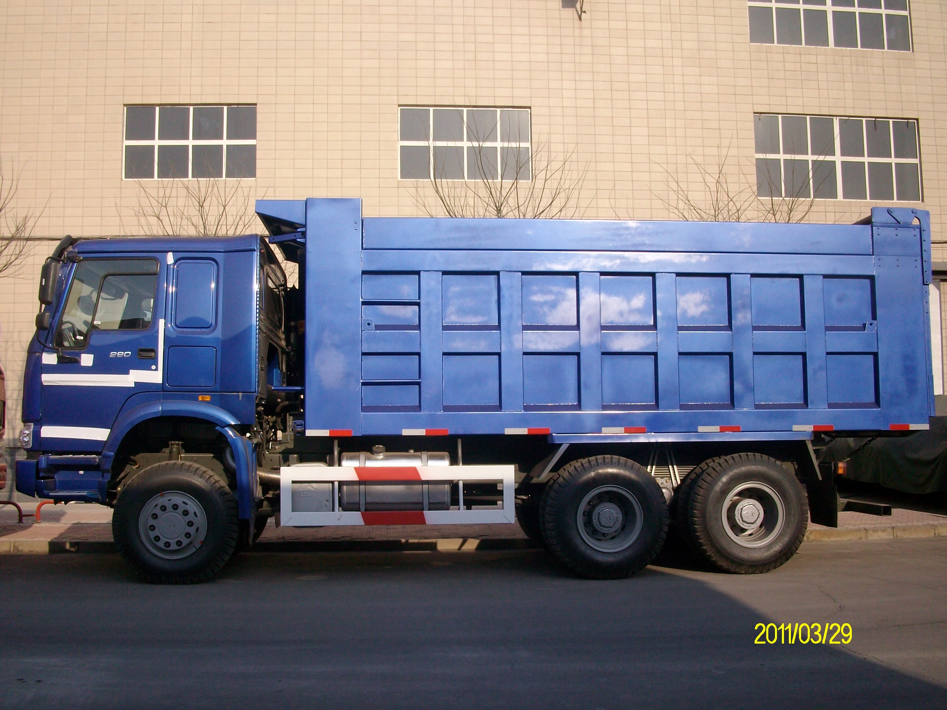 Strong Engine 6x4 Heavy Duty Dump Truck For Heavy Loading Transportation