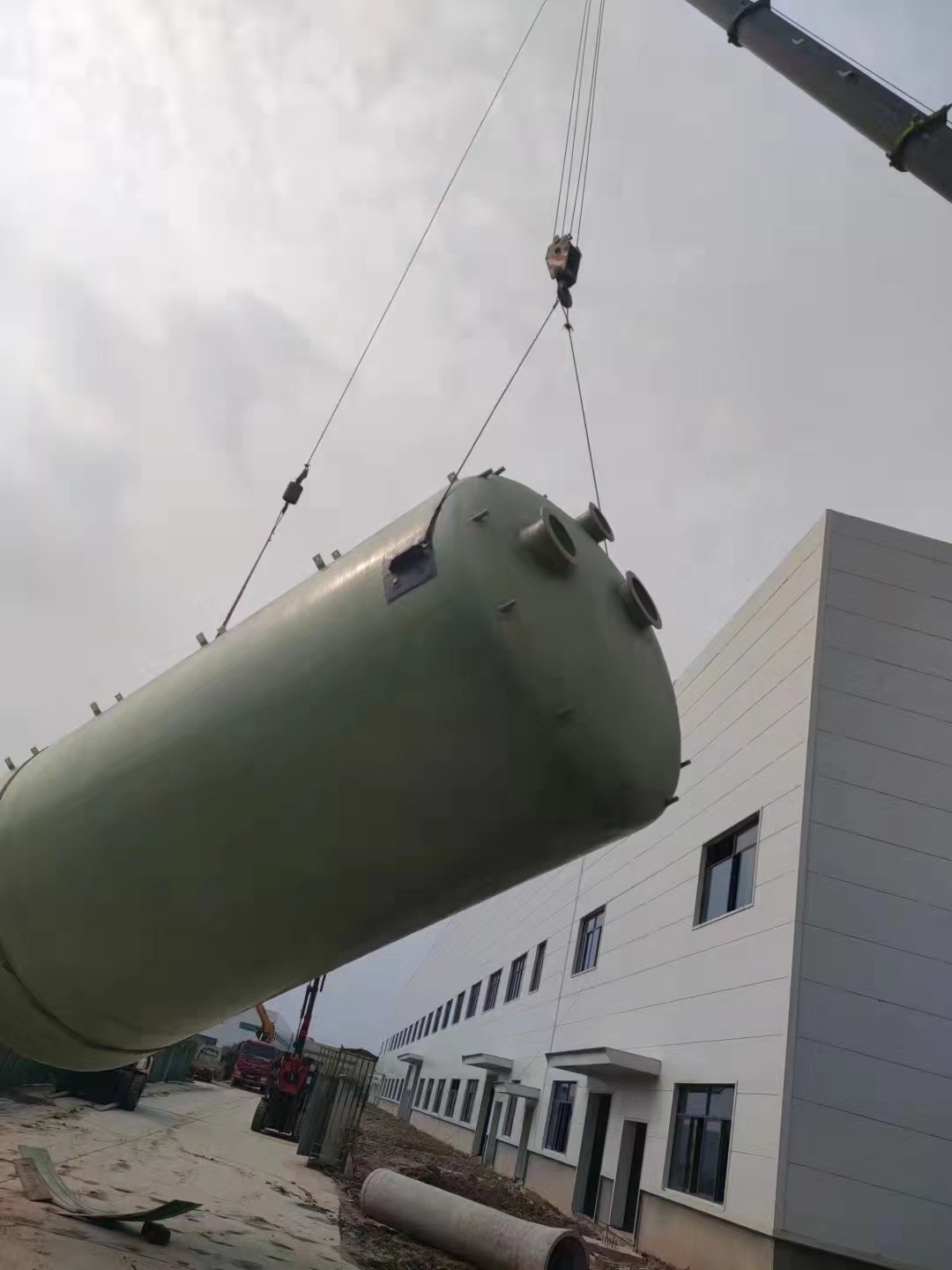 Cylindrical Easy Installation Vertical FRP Water Storage Tank For Wastewater Treatment