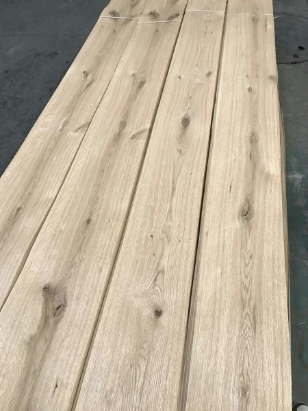 Quality Rustic Style Knotty Oak Natural Wood Veneer for Furniture Door Plywood from www.shunfang-veneer-com.ecer.com for sale