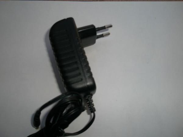 7.5W 100V - 240V Wall Mount Switching 50HZ / 60HZ Universal AC DC Adapters