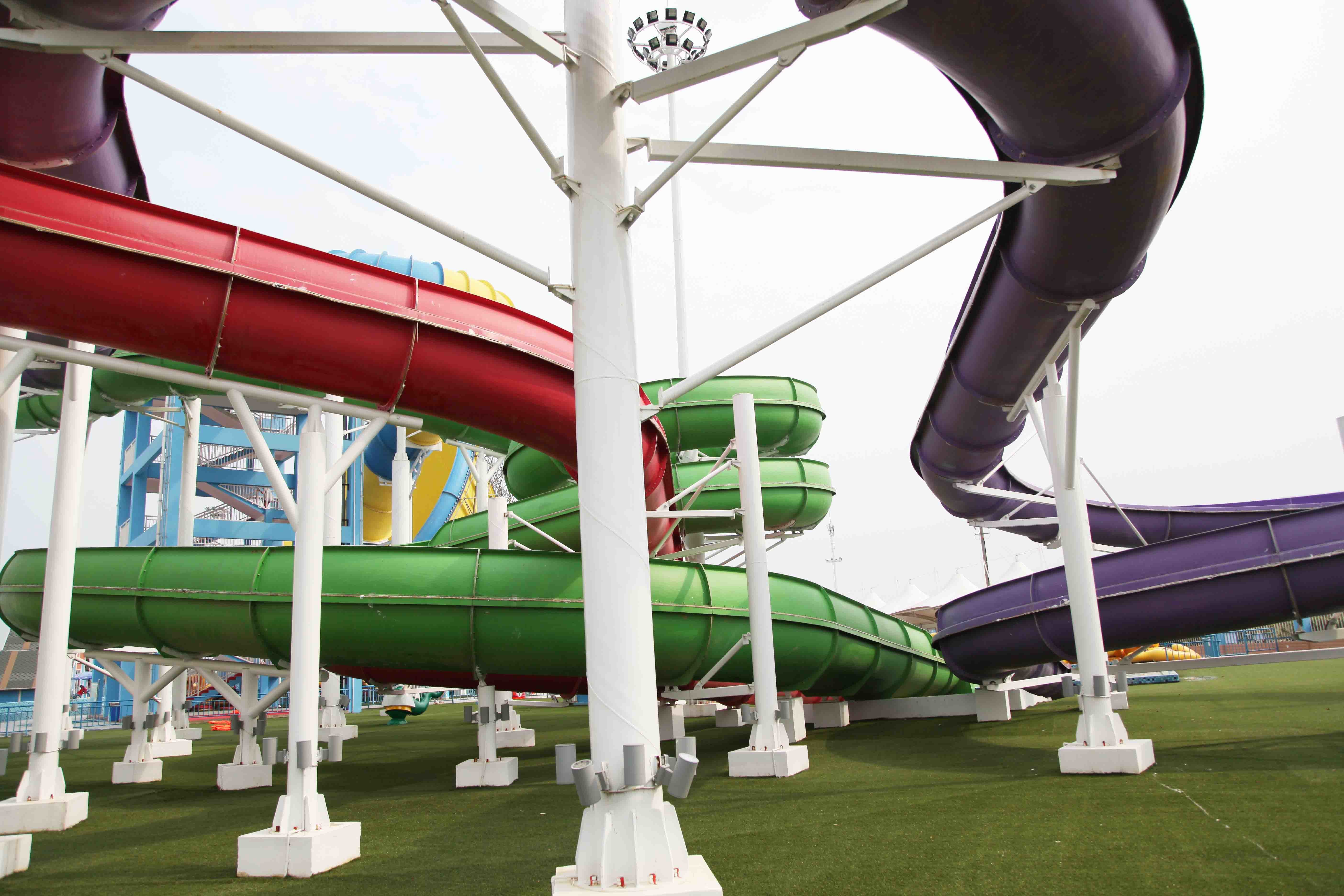 Stainless Steel Fastener FRP Spiral Water Slides For Giant Outdoor Water Park