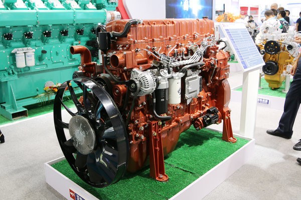 High Torque Output 580HP Yuchai Diesel Engine 12.95L Displacement