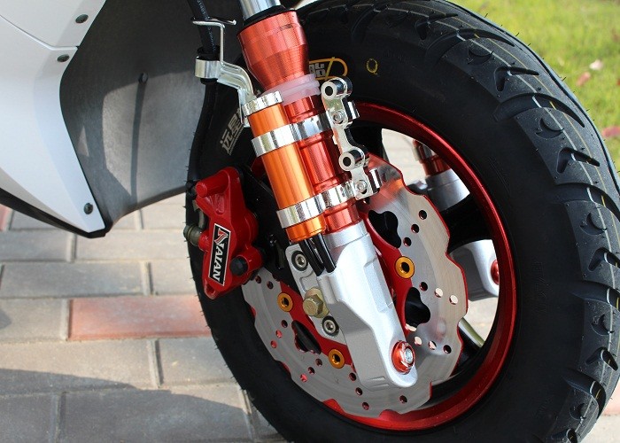 gas motor scooter 125cc 150cc GY6 engine 152QMI 157QMJ alloy wheel white and yellow plastic body