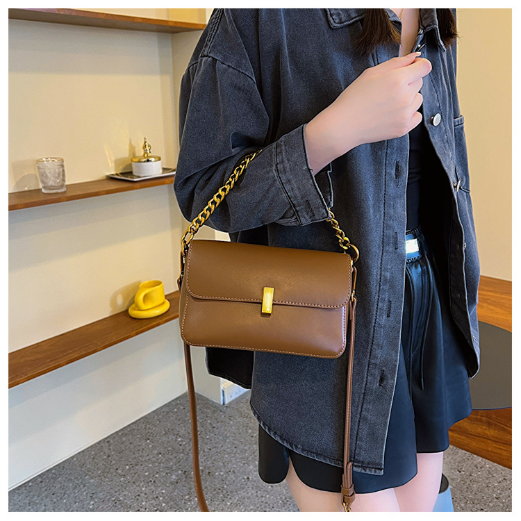 Simple and Versatile Chain Tote Crossbody Bag with Large Capacity Retro Shoulder Bag