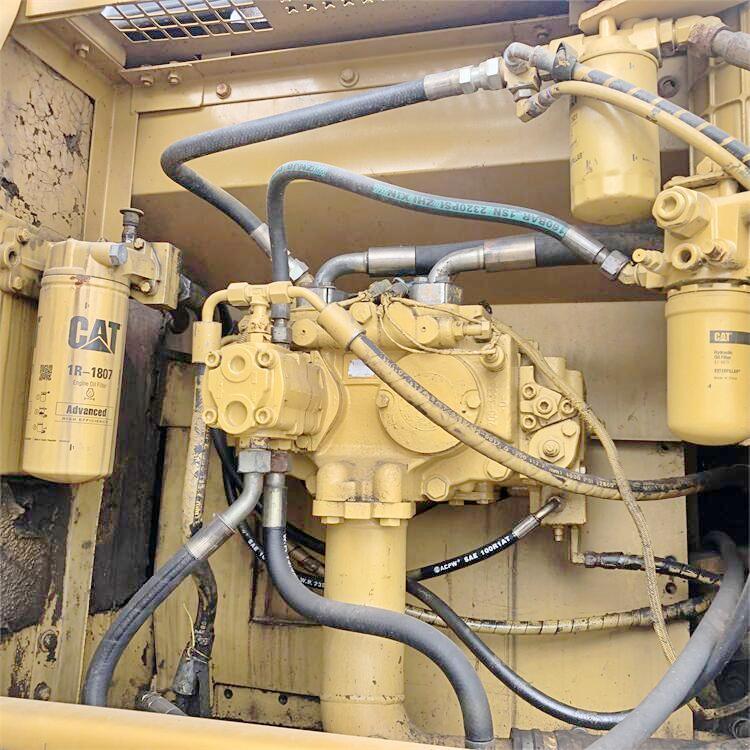 30 Ton Used Caterpillar 330CL Crawler Excavator in Japan with 1.7 m3 Bucket Capacity