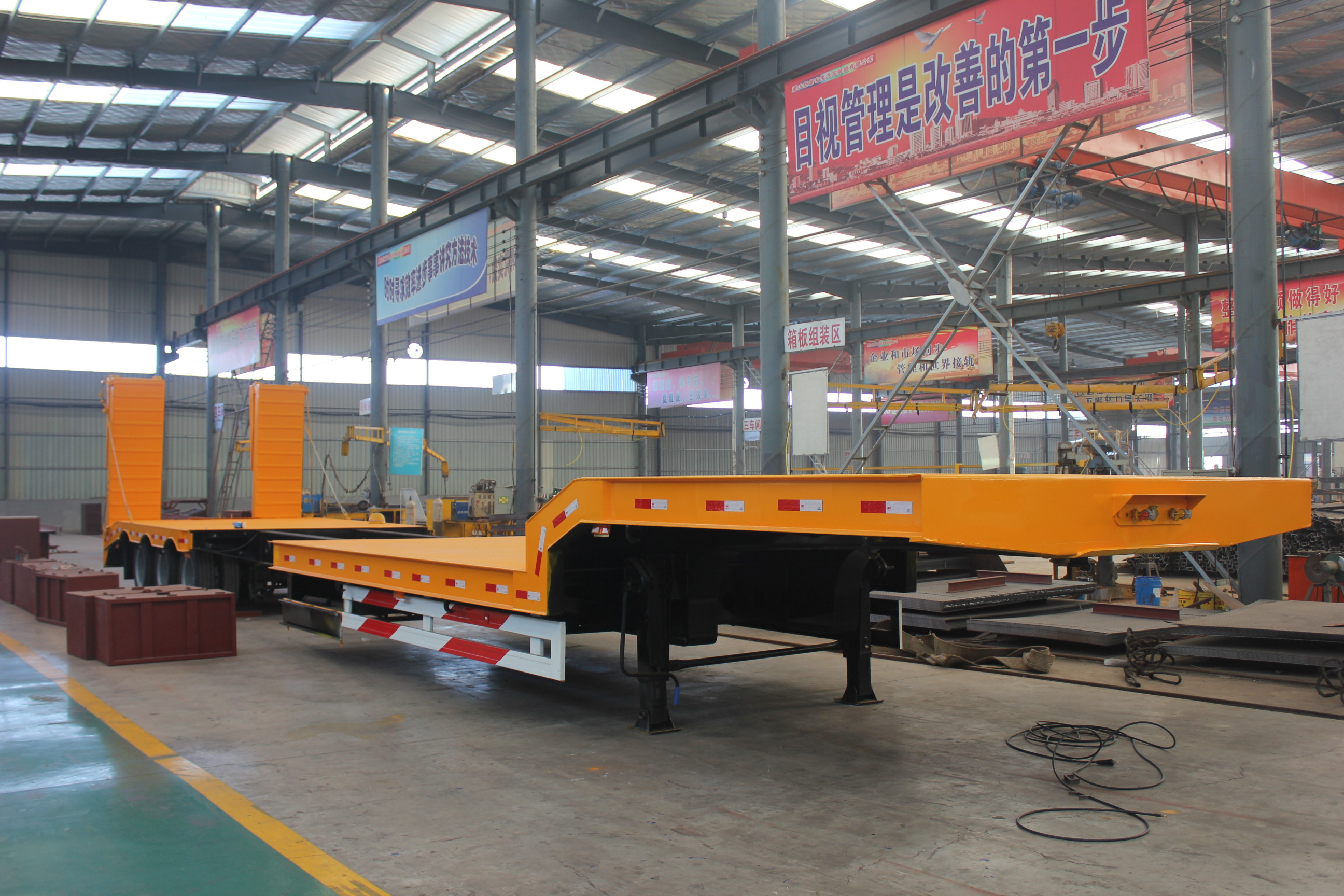 10m Hydraulic Mobile Trailer Telescopic Low Bed Semi Truck Trailer with 12R22.5 Tires