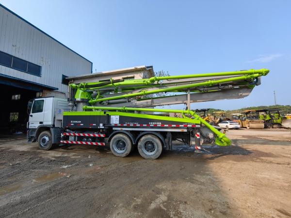 2015 Vibrating Amplitude 2.6mm Zoomlion 38m Concrete Pump Beton Pump Constructio