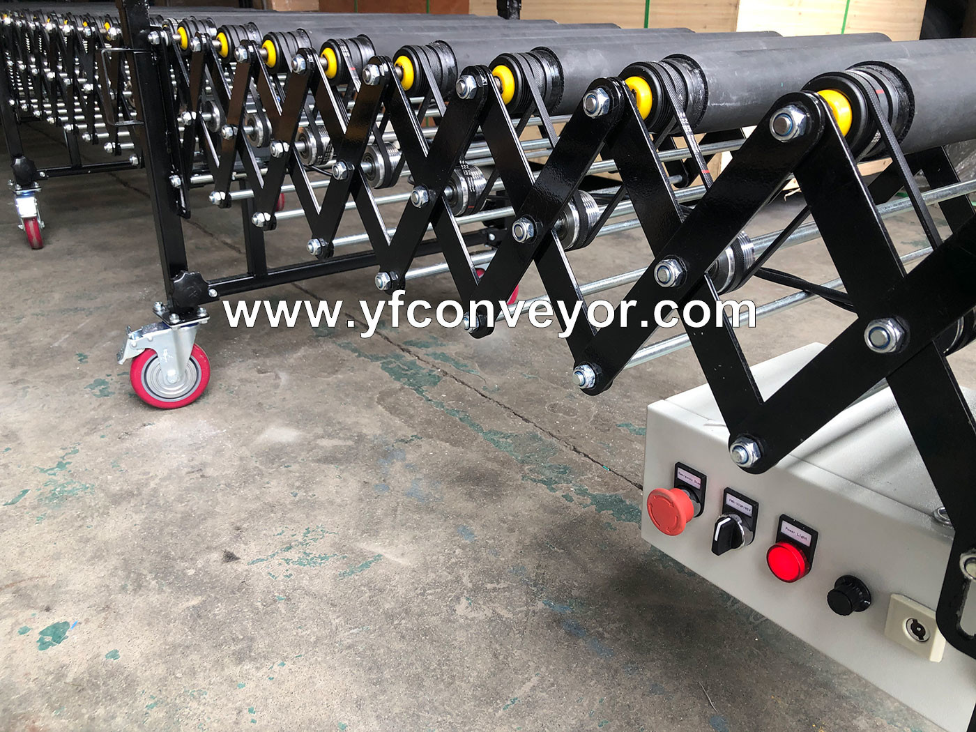 Expandable Motorized Rubber coated Flexible Roller Conveyor