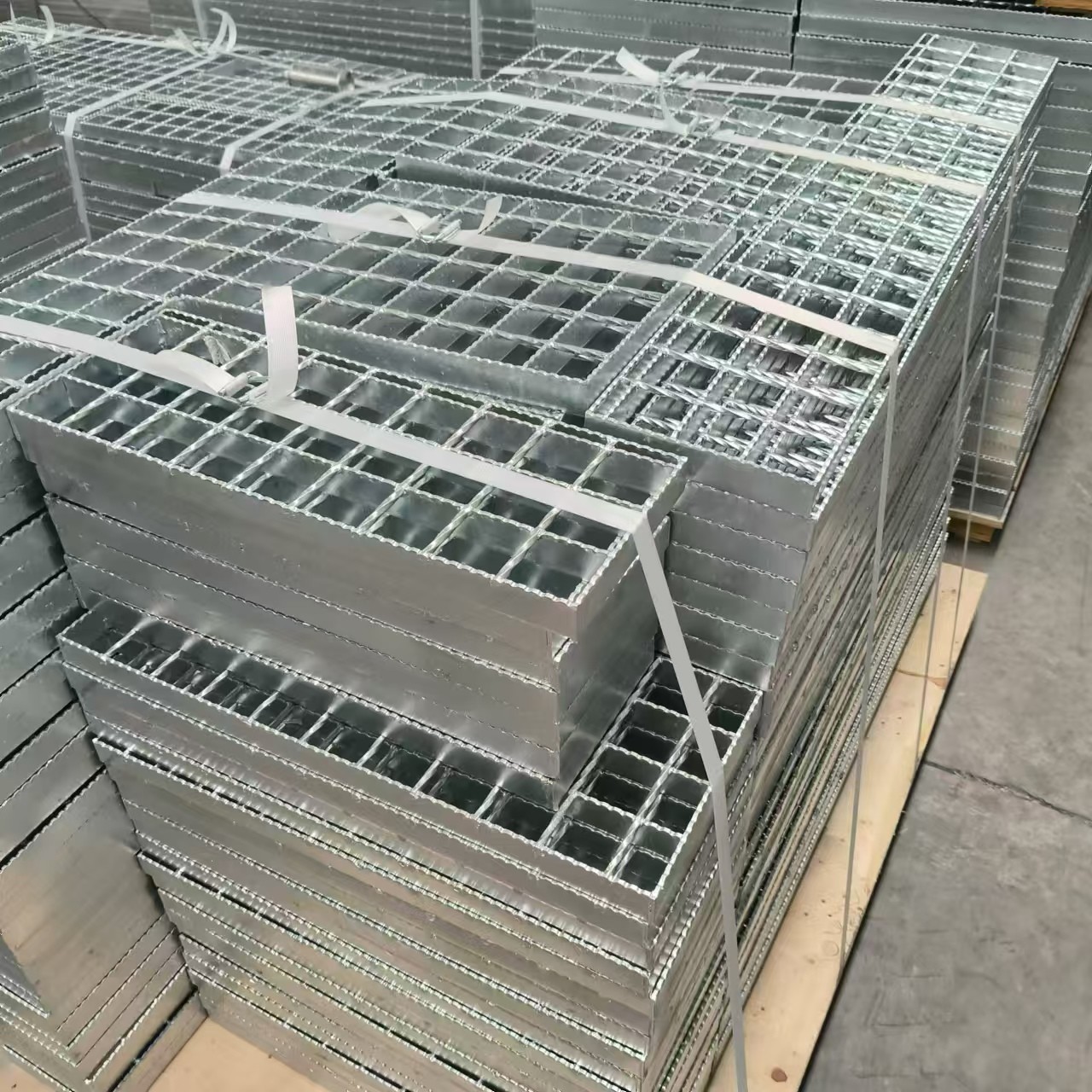 I-Bar Steel Gratings: Lightweight, Economical, and Practical Option