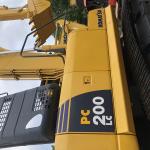 Excavating 20 tons of durable hydraulic track type PC Komatsu 200 second-hand