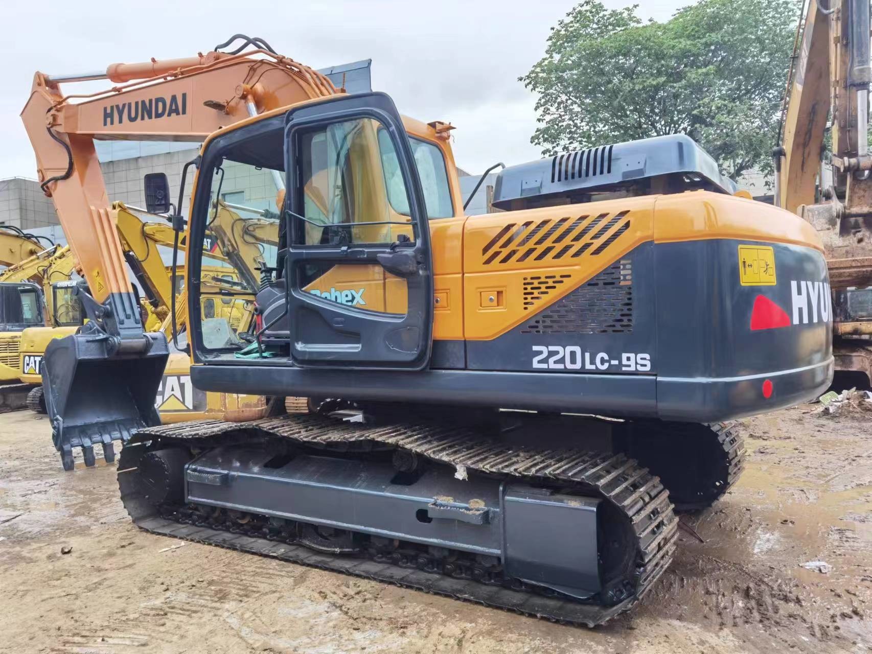 2019 Year Hyundai R220-9s Used Crawler Excavator 22000kg Operate Weight