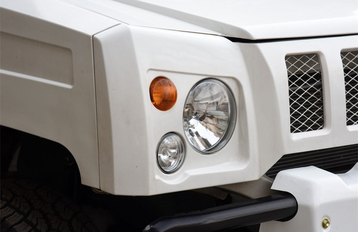 Double Row Diesel 4x4 Off-Road Pickup Truck with Air Suspension Driver's Seat