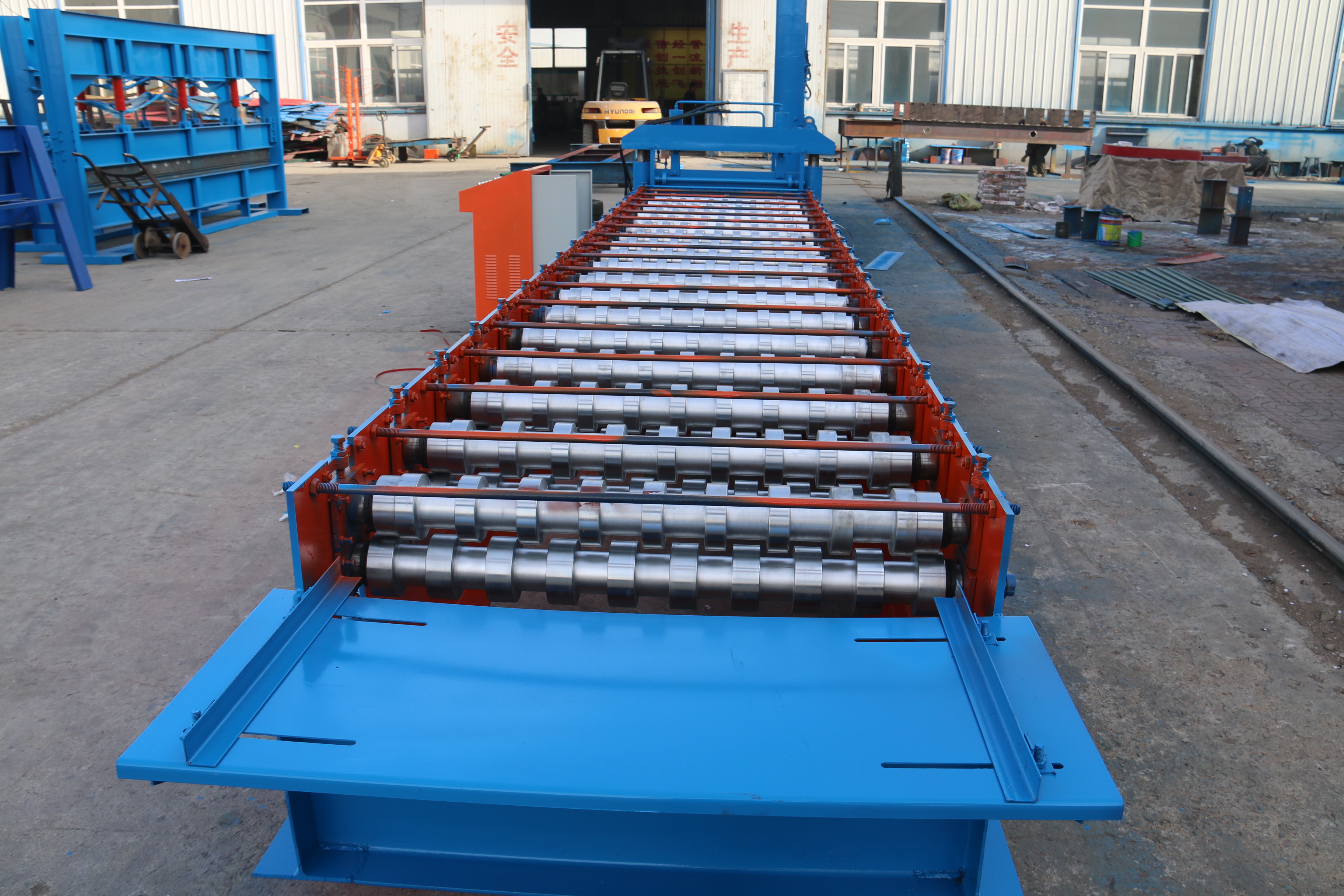 8m/min 6T Rolling Shutter Manufacturing Machine Hydraulic Cutting