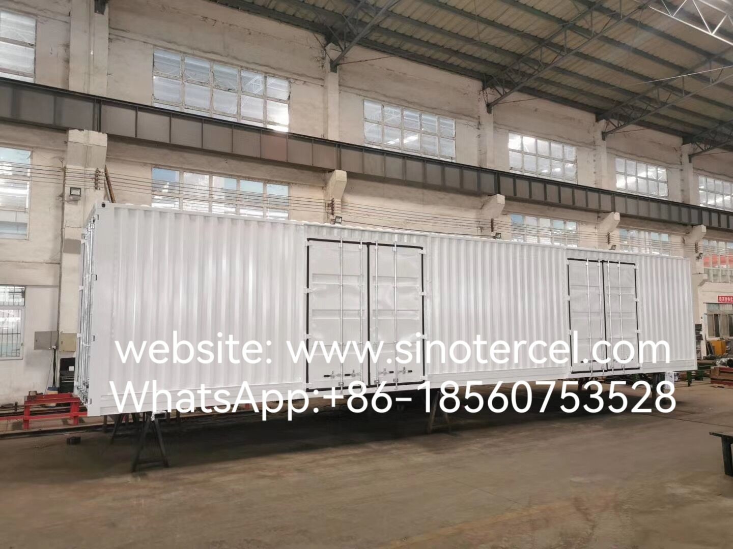 2 Axle White Enclosed Box Semi Trailer With Two Side Door Rear Double Door