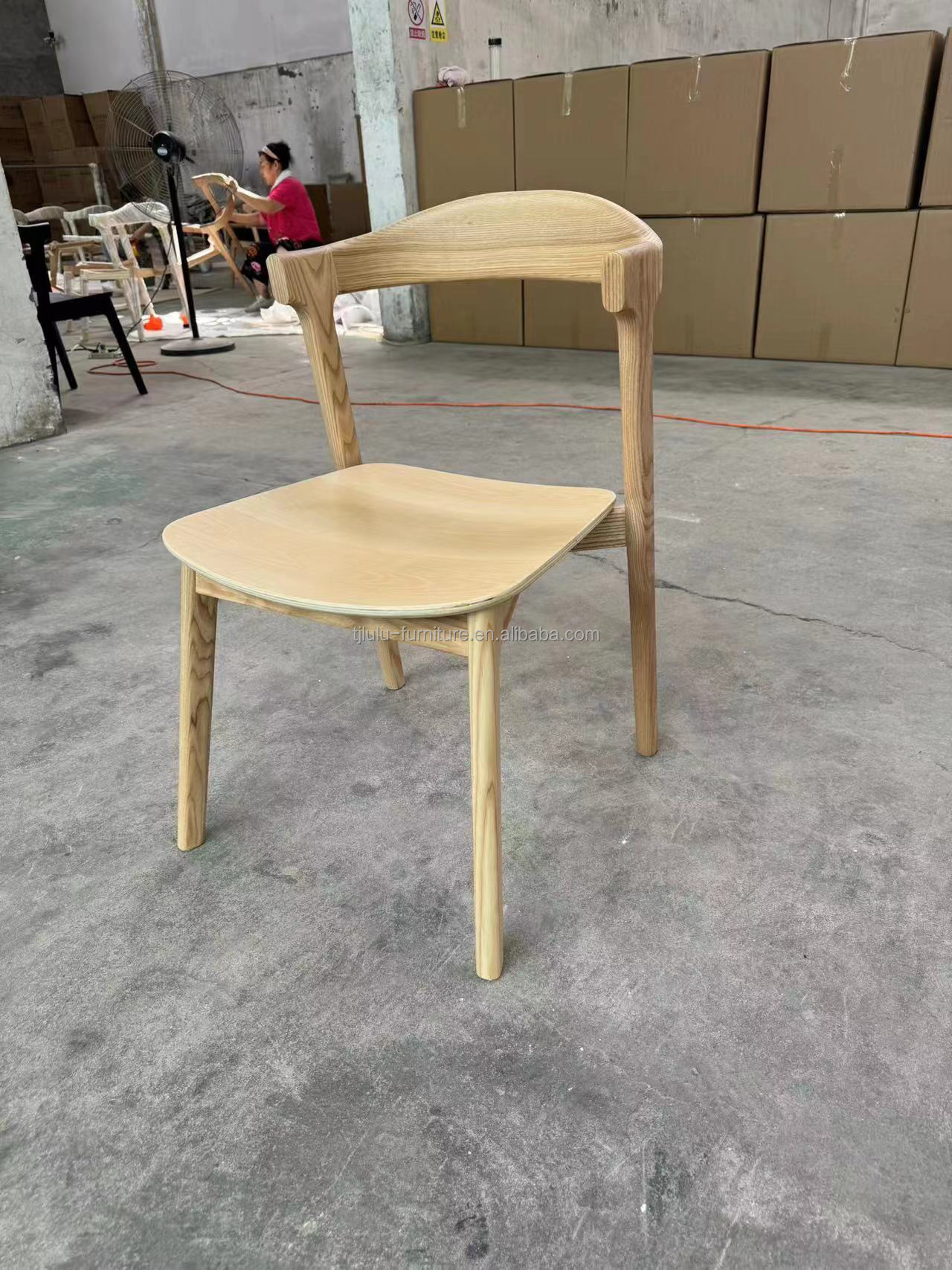 Elegant and Comfortable Modern Ash Wood Leisure Chair for Coffee Shop Hotel Restaurant 53cm*50cm*76cm