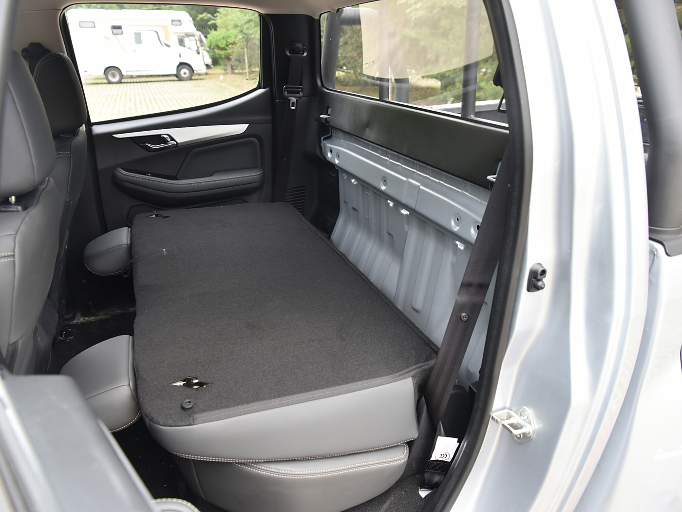 Isuzu Dmax Substitute 4x4 Diesel Pickup Truck 5330*1860*1785 Dimensions