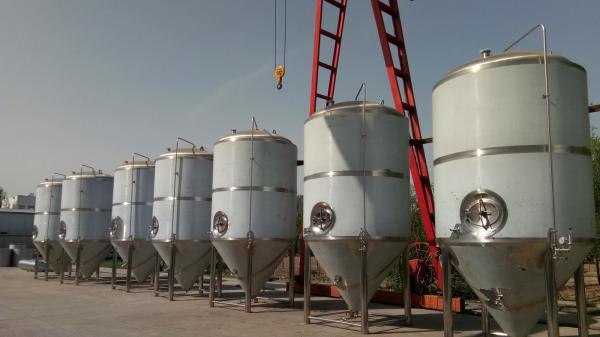 8000L 10000L Beer Fermentation Tank , Conical Beer Fermenter Dimple Cooling